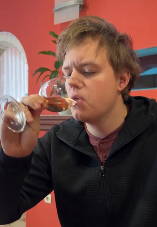 Amerikanac jede hranu iz zatvora u Hrvatskoj (5).png