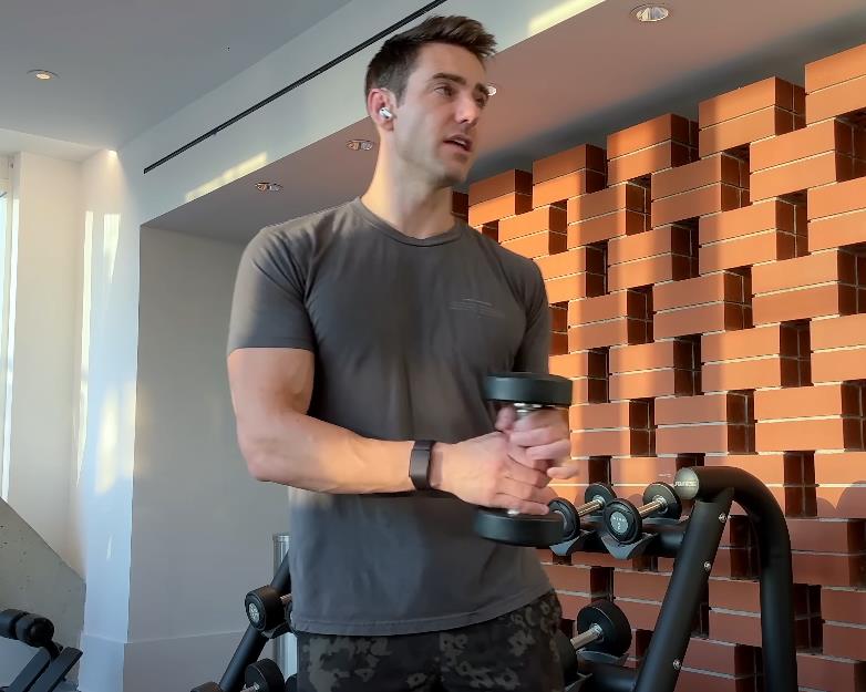 Pilot otkrio kolike su plate  (1).jpg