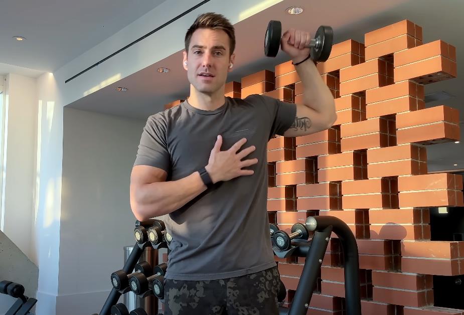 Pilot otkrio kolike su plate  (5).png