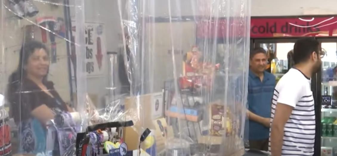 Porodica u čijoj je radnji kupljena i vraćena lutrija.png