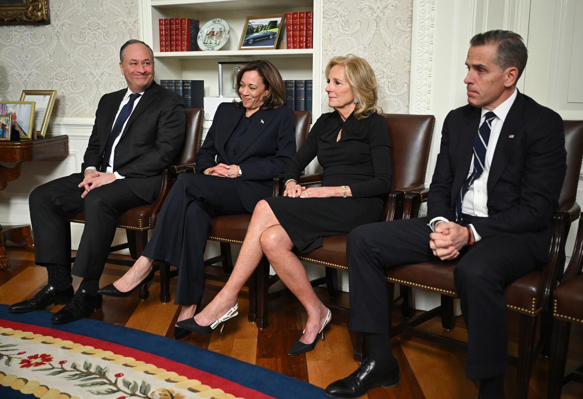 xxx03 EPA Mandel Ngan  Pool.jpg