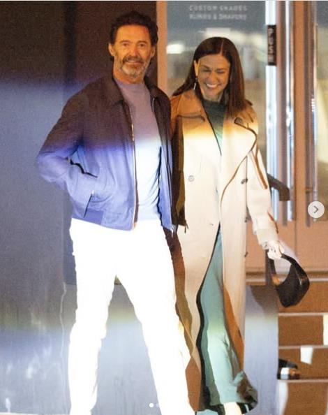 Hju Džekmen i Suton Foster ozvaničili su vezu