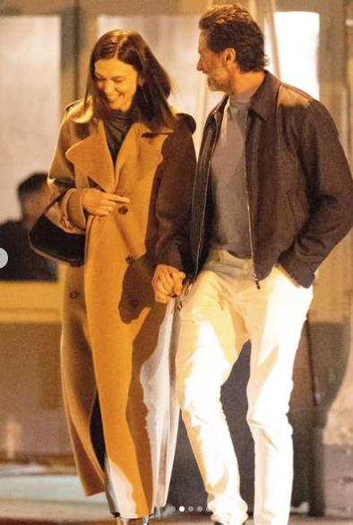 Hju Džekmen i Suton Foster ozvaničili su vezu