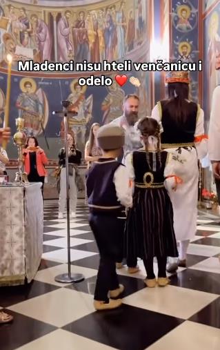 mladenci venčanje narodna nošnja (4).png