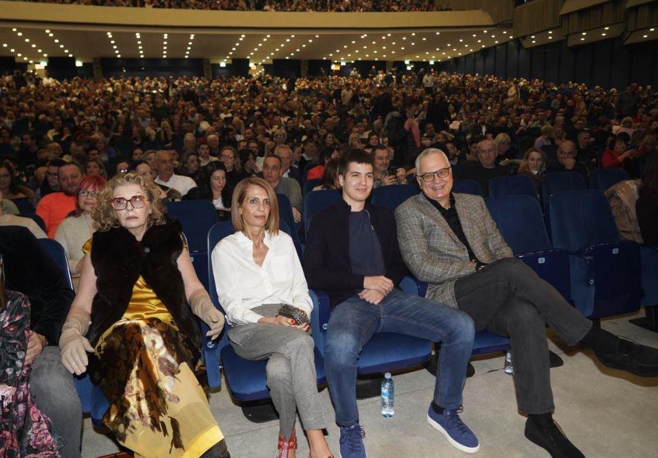 2025-01-16 12_07_57-Ovo je ćerka Miroslava Ilića sa kojom je u braku Dragan Šutanovac _ Mondo.jpg