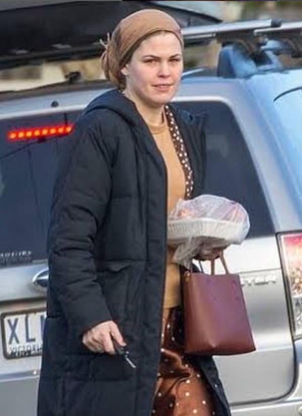 Bela Gibson optužena je da lagala svet da se izlečila od neizlečive bolesti 4.png