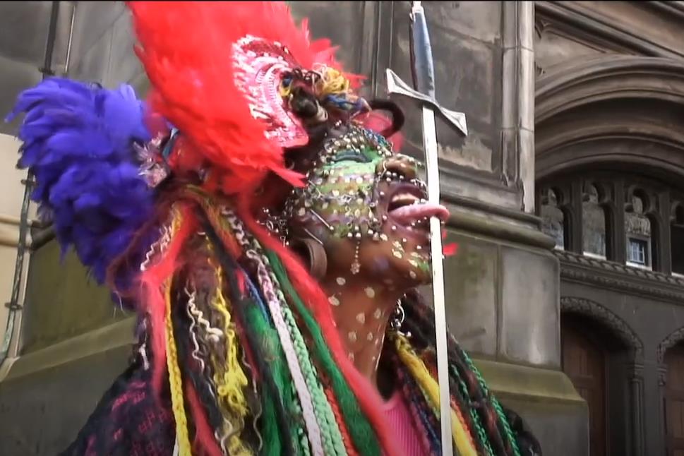 Elejn Dejvidson je žena sa najviše pirsinga na svetu 5.png