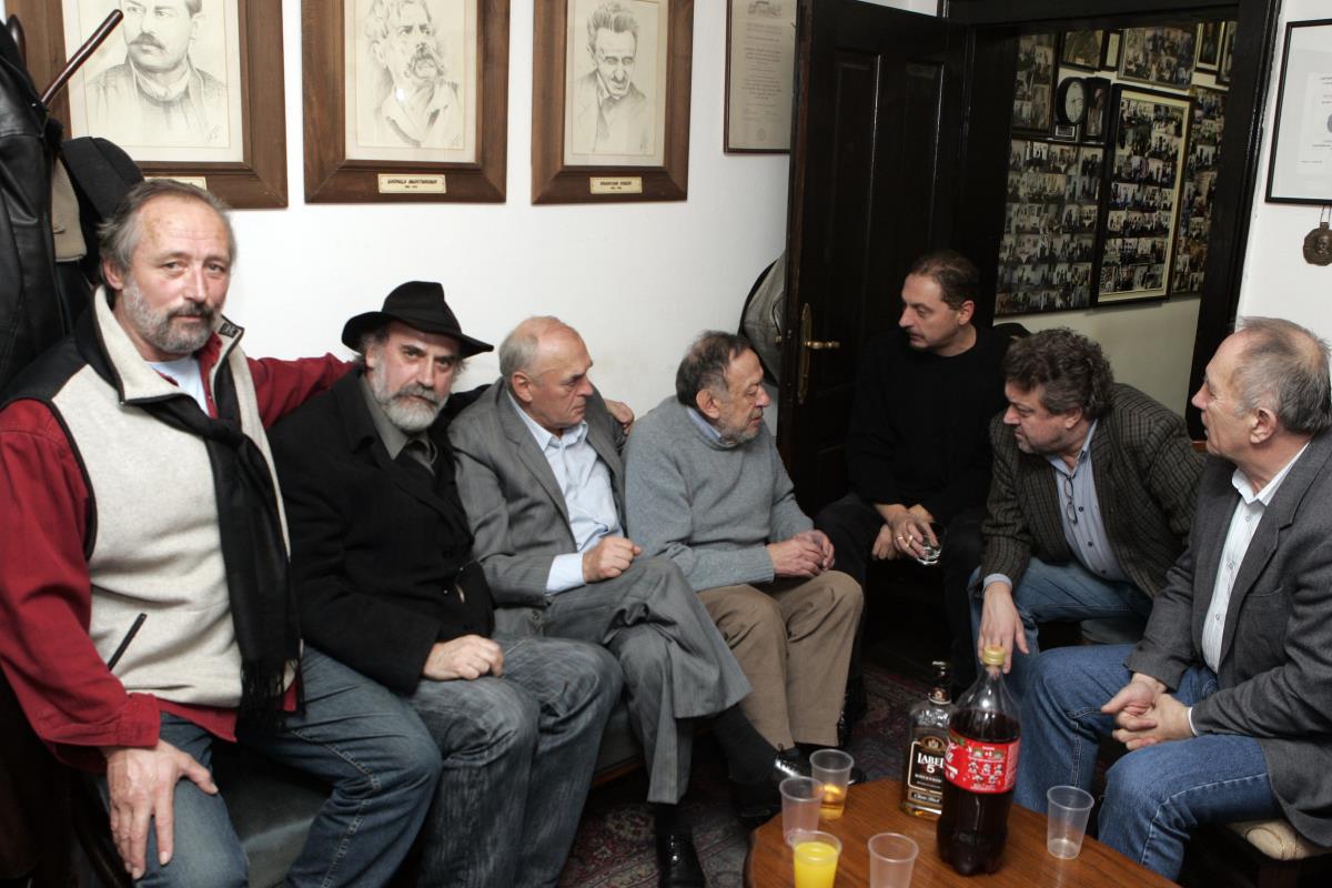 Kuća Djure Jakšića, pesničko prepodnevno druženje, uz poneku čašicu, Radenko Popović, Predrag Bajo Luković, Vico Dardić, Petar Pajić, Zoran Hr. Radisavljević, Radoslav Stojanović i ja..jpg