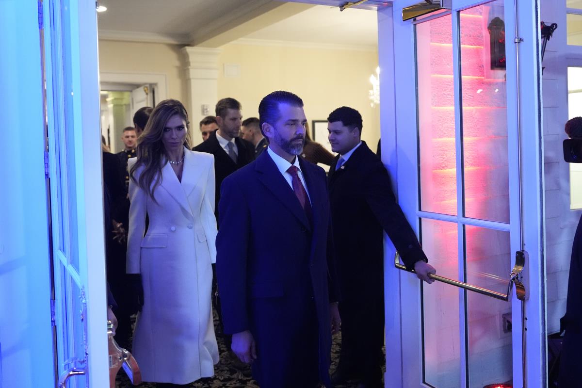 x01 AP Alex Brandon.jpg