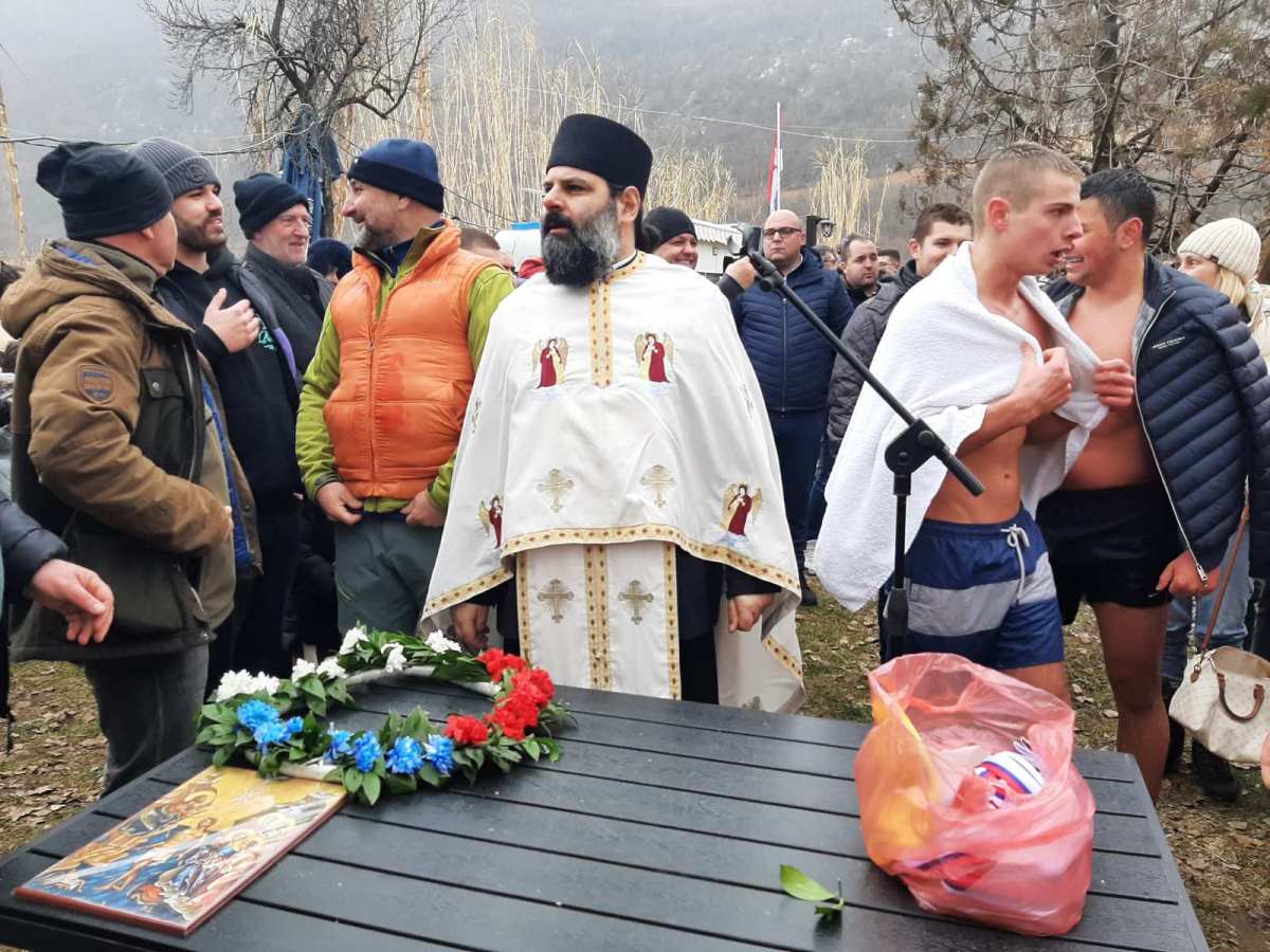 plivanje casni krst 1.jpg