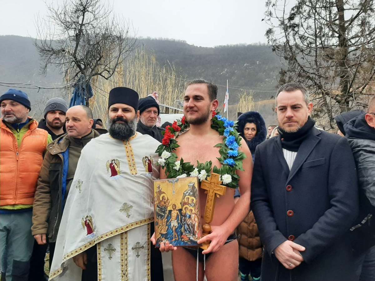 pobednik plivanje casni krst.jpg