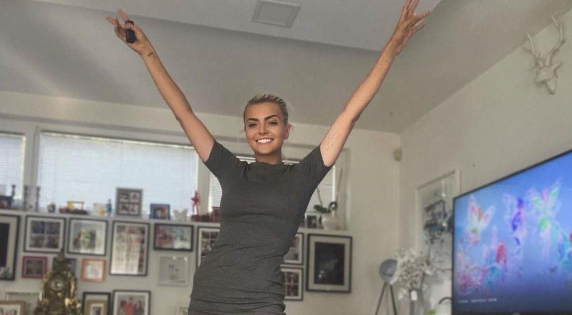 2025-01-20 11_20_12-Charles Pearce je tužio Ellu Dvornik i uzeo joj dio kuće _ Story.jpg