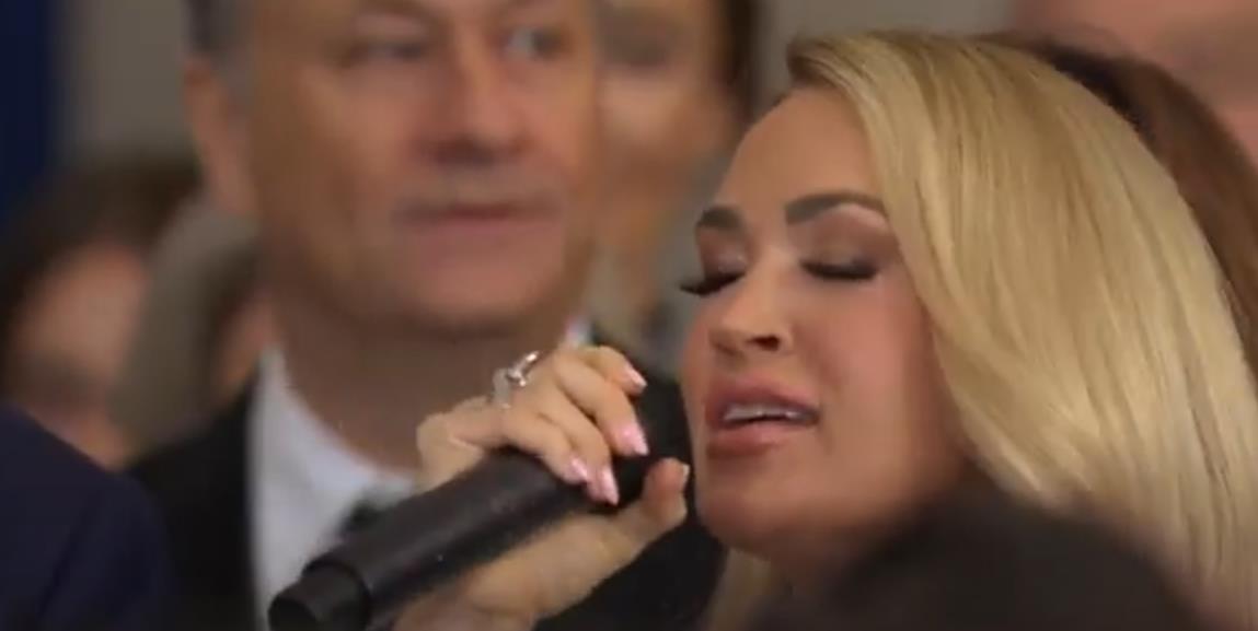 Keri Andervud pevala je na Trampovoj inauguraciji 3.png