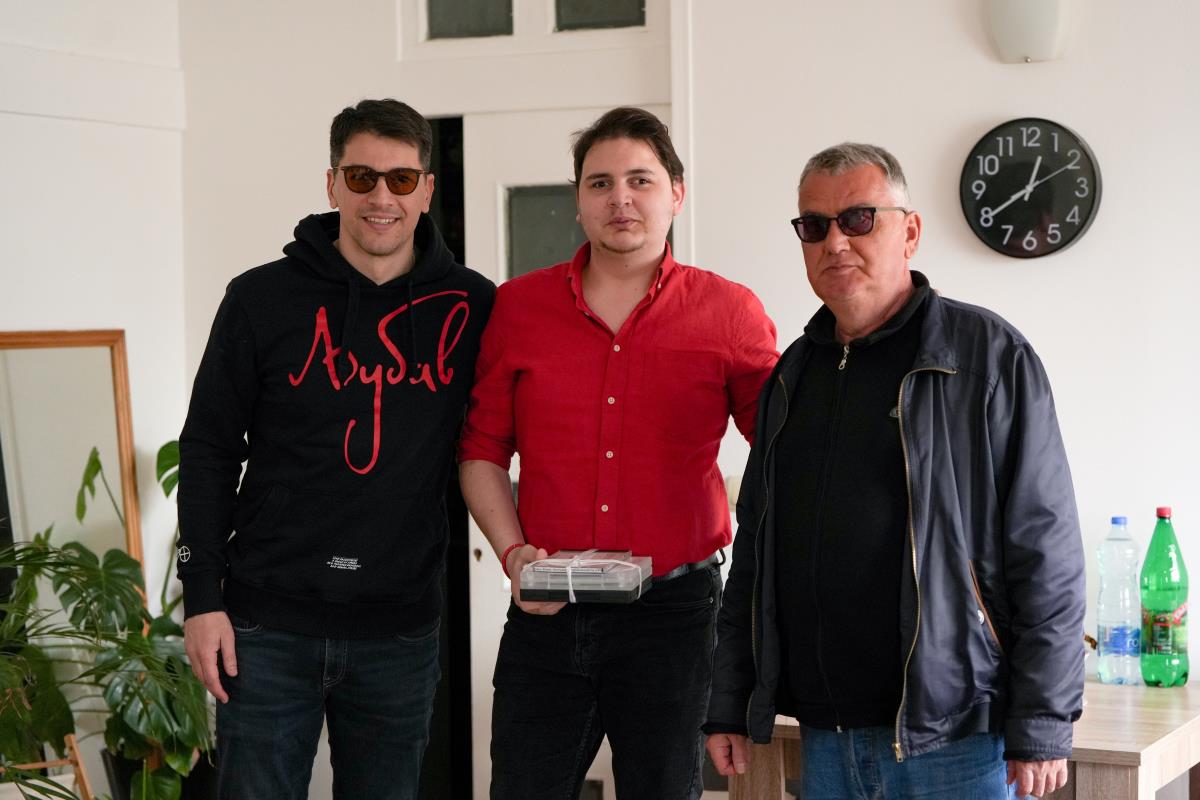 Poznati su razvozili knjige u humanom Bibliobusu.jpg