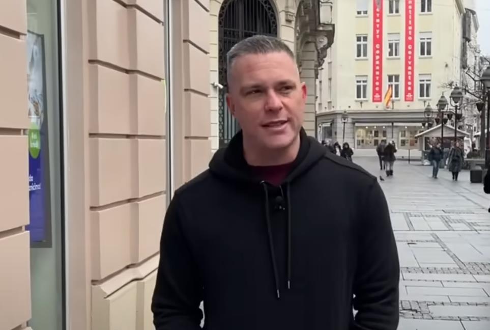 Bred Baket je napustio Ameriku i doselio se u Srbiju 9.png