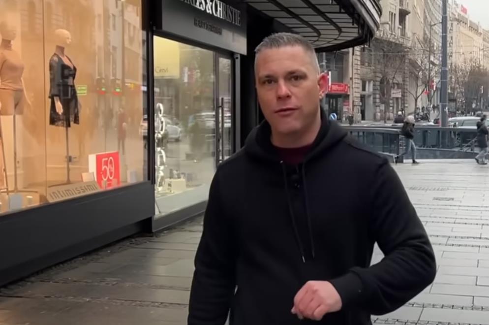 Bred Baket je napustio Ameriku i doselio se u Srbiju 7.png