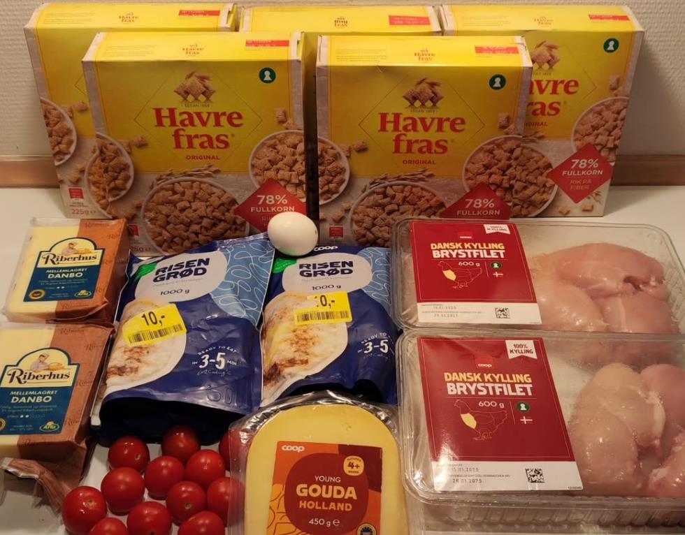 Sofi Đuel-Anderson se hrani u kontejeneru (5).jpg