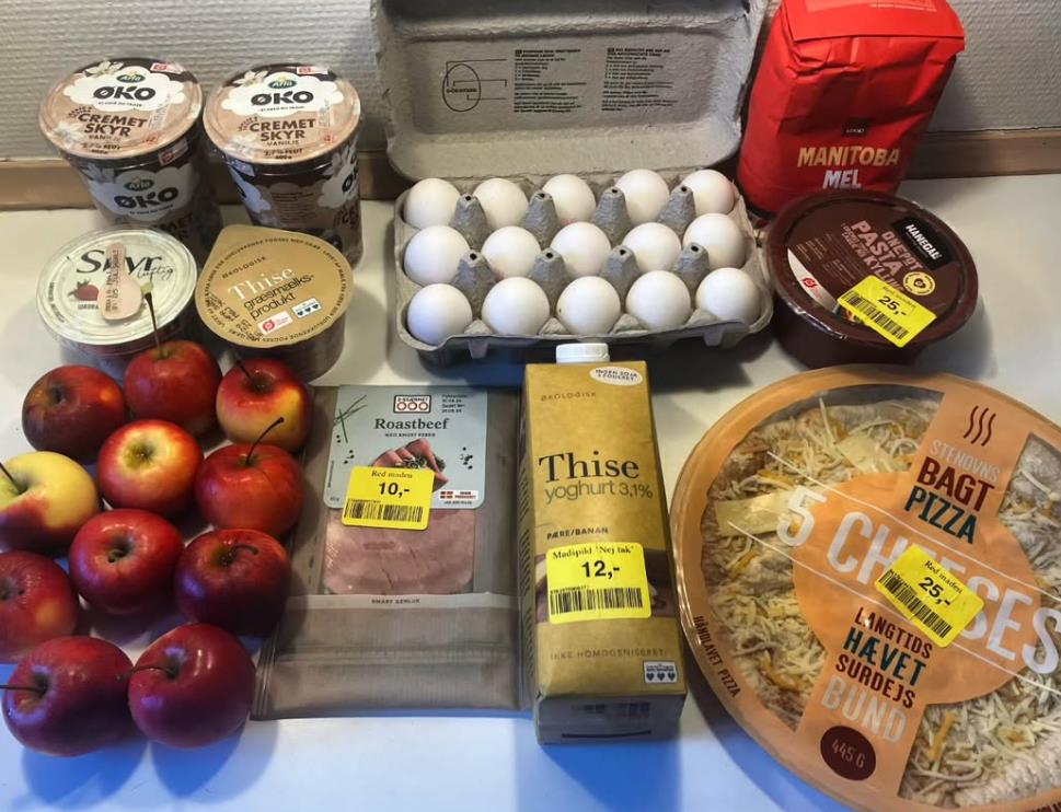 Sofi Đuel-Anderson se hrani u kontejeneru (3).png