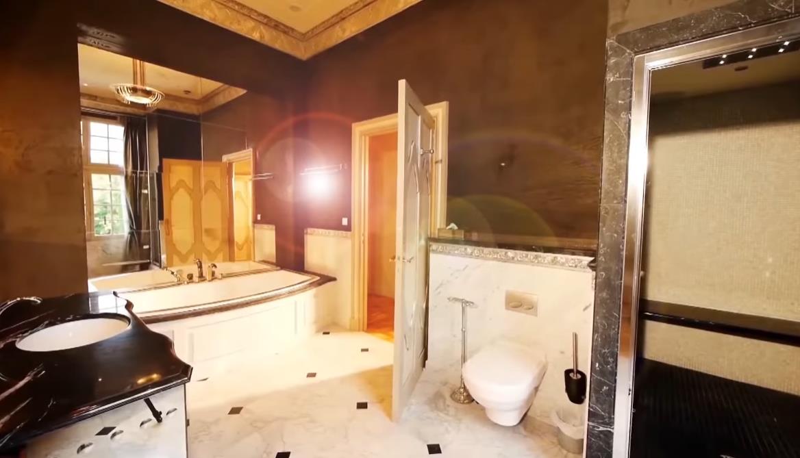 Vila leopolda 10.png