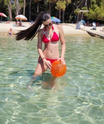 2025-01-23 07_40_28-Ćerka Saške Karan je prava bomba, a tek da čujete koji težak fakultet je završil.jpg