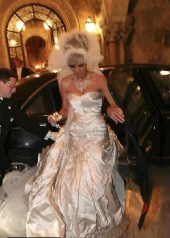 Venčanica Melanije Tramp 2.png