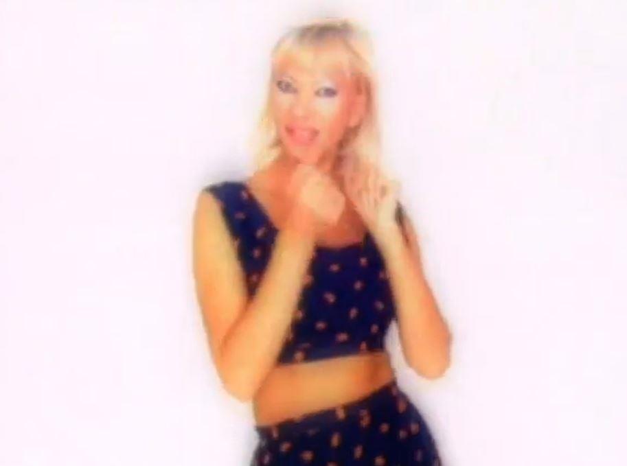 Pevačici umrla majka, oprostila se od roditelja na društvenim mrežama