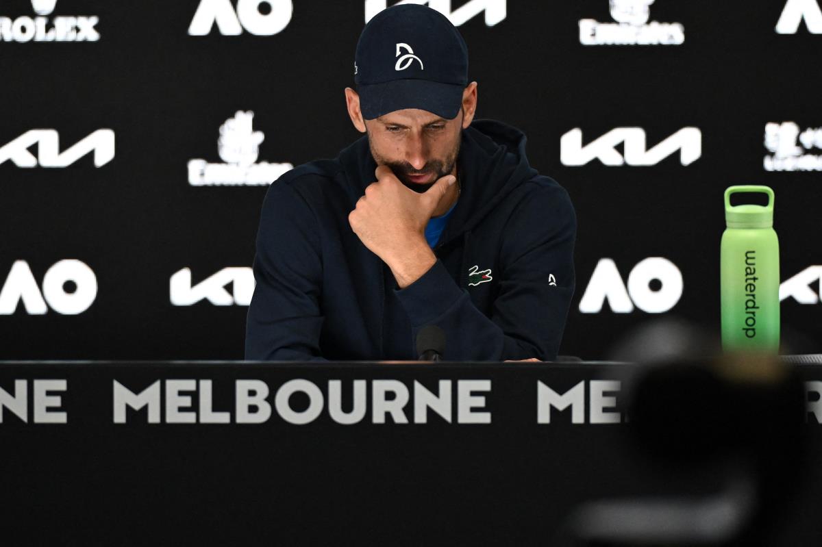 Novak napustio Australijan open, vuče nogu i jedva hoda