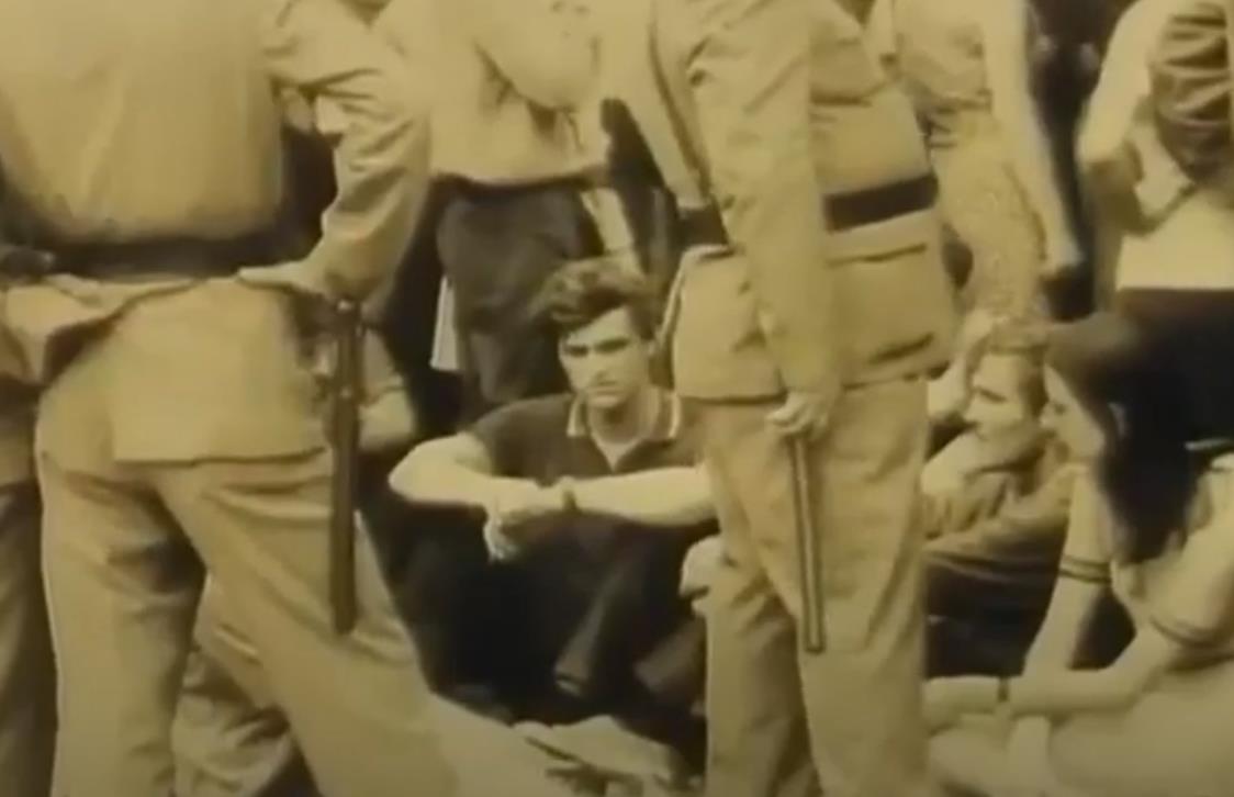 film plastični isus (4).png