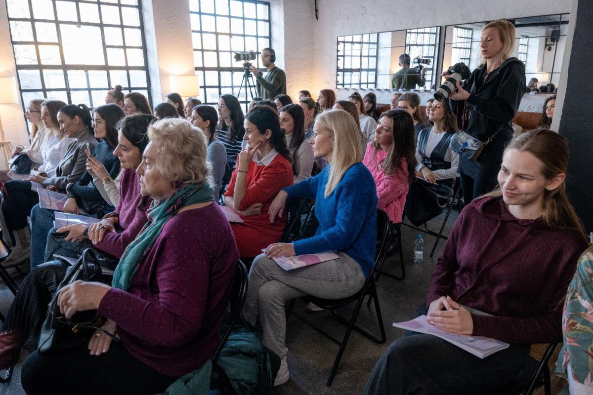 Министарка Мацура на конференцији о оснаживању жена (3).jpg