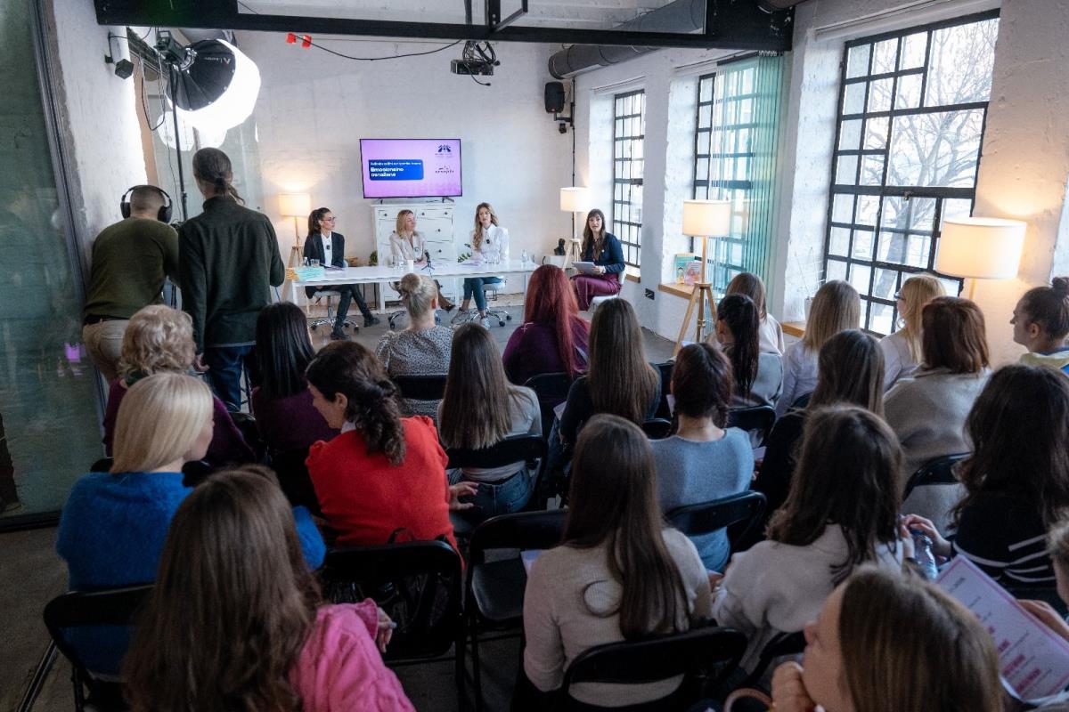 Министарка Мацура на конференцији о оснаживању жена (5).jpg