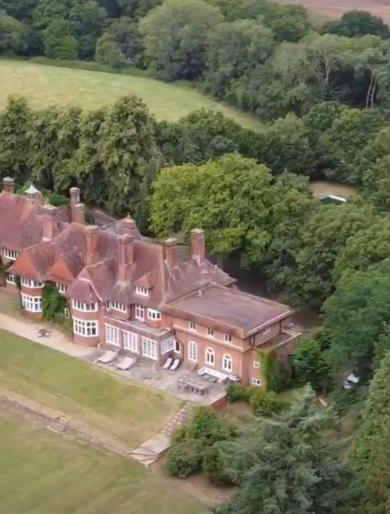 kuća adel u britaniji.png