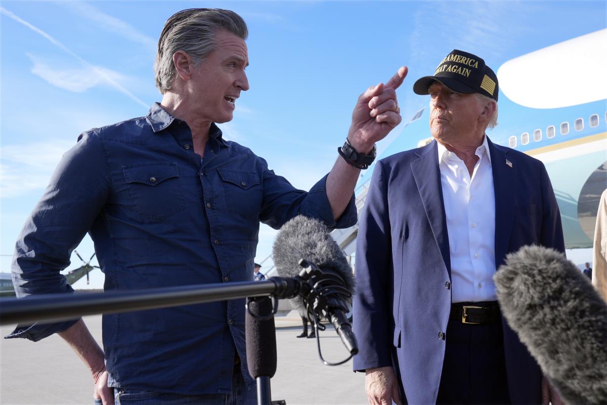 101 AP Mark Schiefelbein.jpg