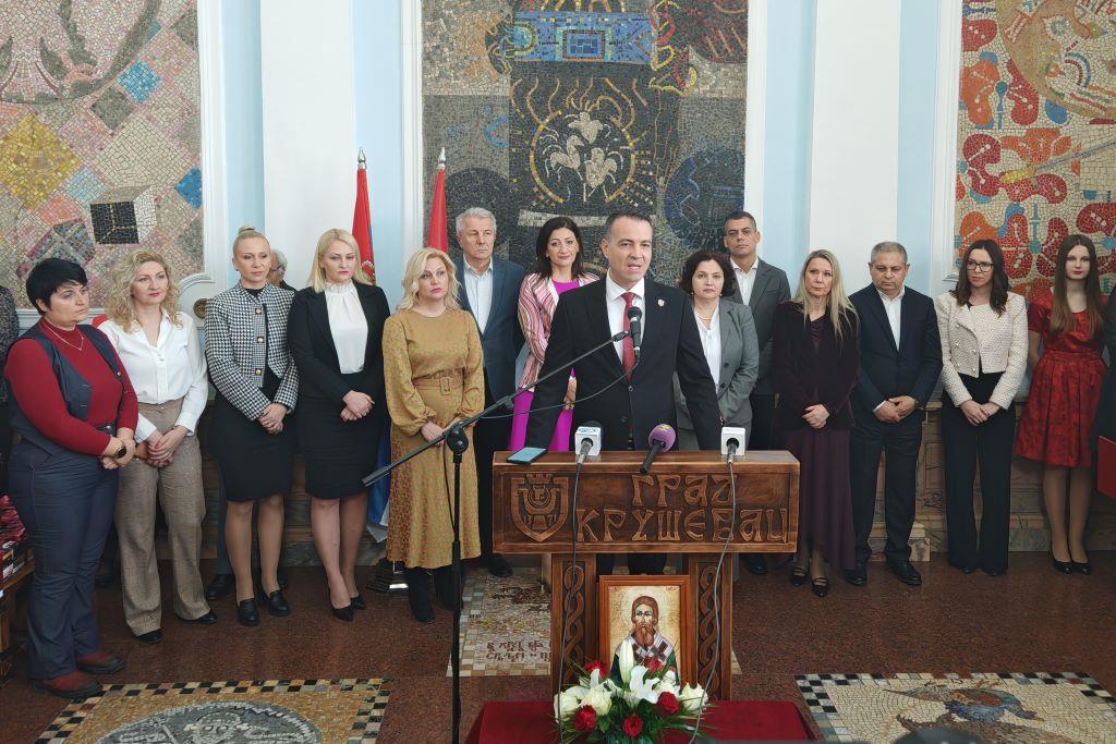 Gradonačelnik uručio nagrade odlikašima.jpg