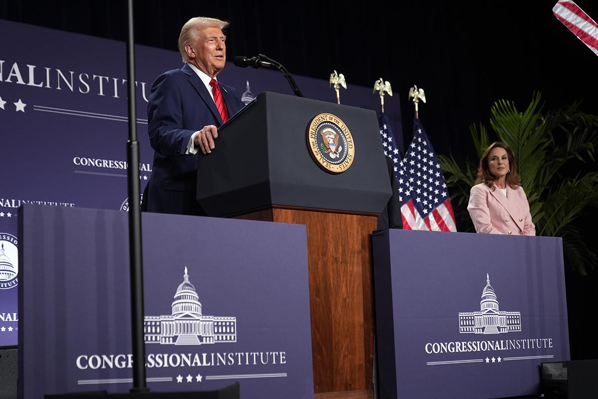 x03 AP Mark Schiefelbein.jpg