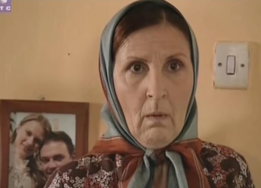 Olga Odanović kao Zlatana u seriji Selo gori a baba se češlja