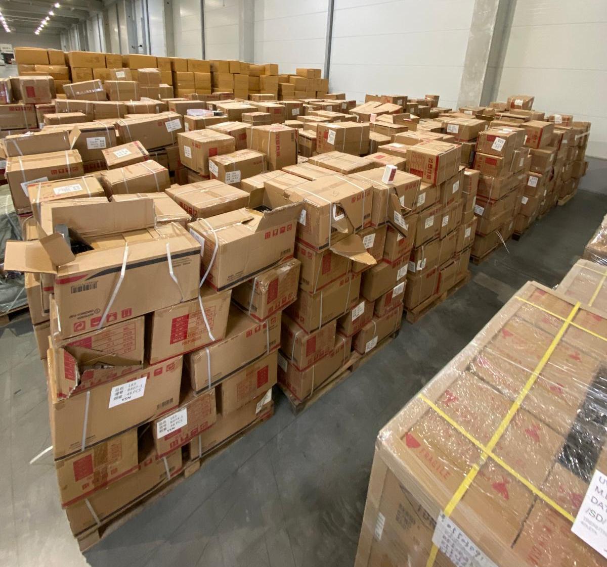 1 kutije parfema .jpg