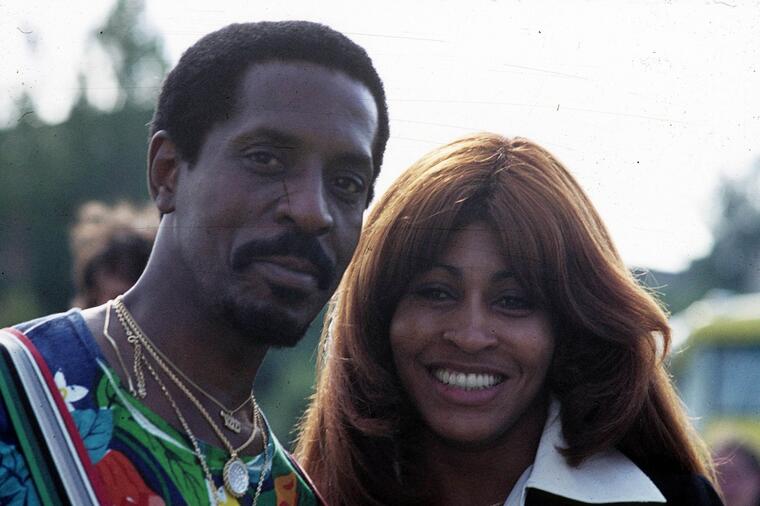 Tina Tarner sa usvojenim sinom Ajkom Tarnerom