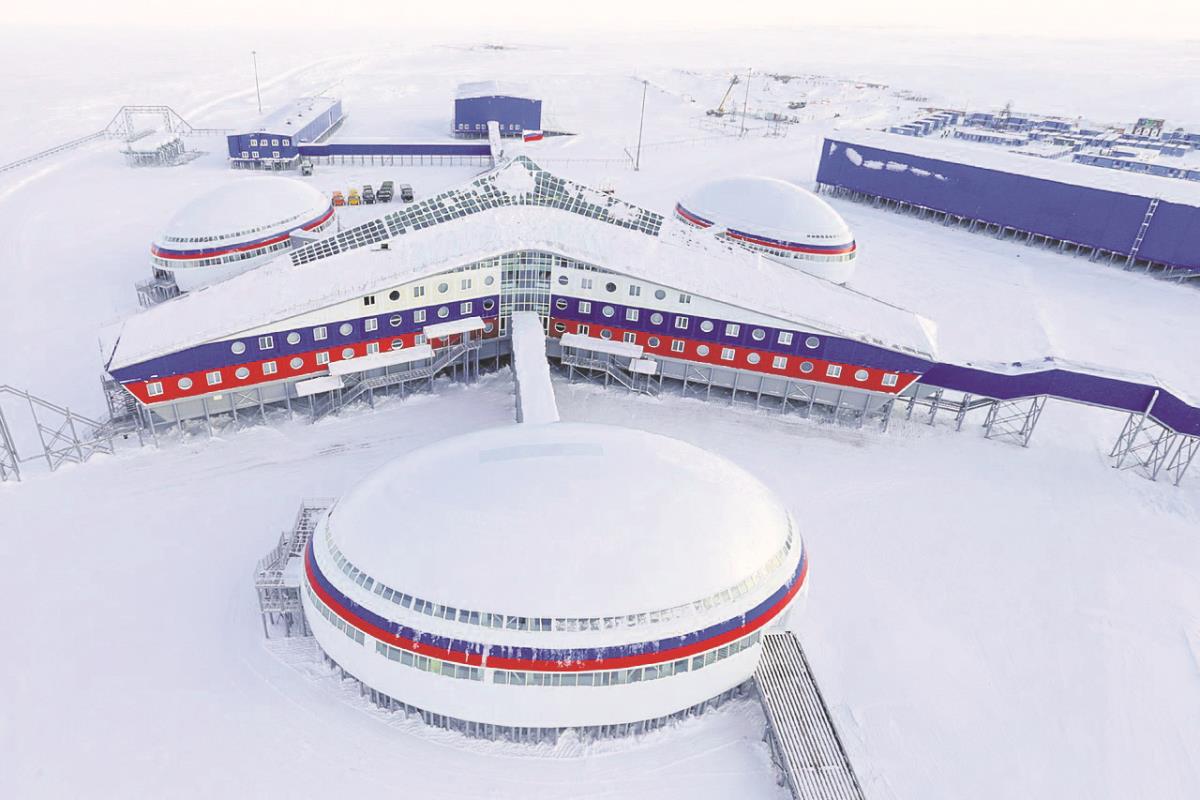 ruska pokretna baza u Arktickom krugu.jpg