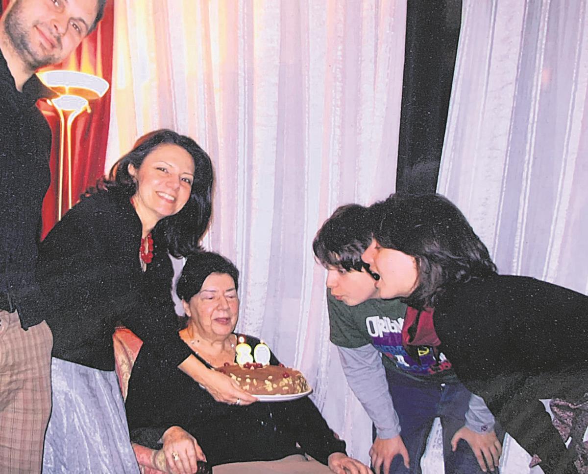 Proslava bakinog 80.rođendana 2012..jpg