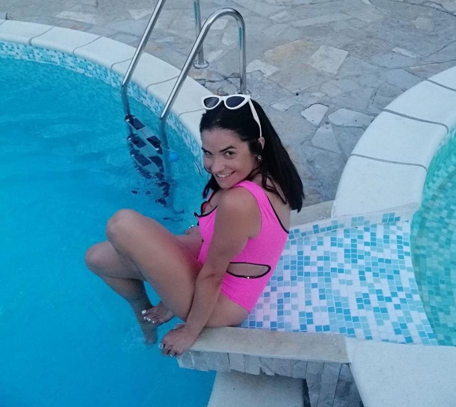 Marija Karan u kupaćem (7).png