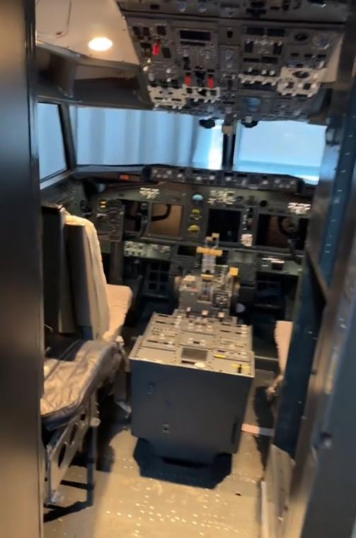 Turista se iznenadio avionom nasred sobe u hotelu u Amsterdamu