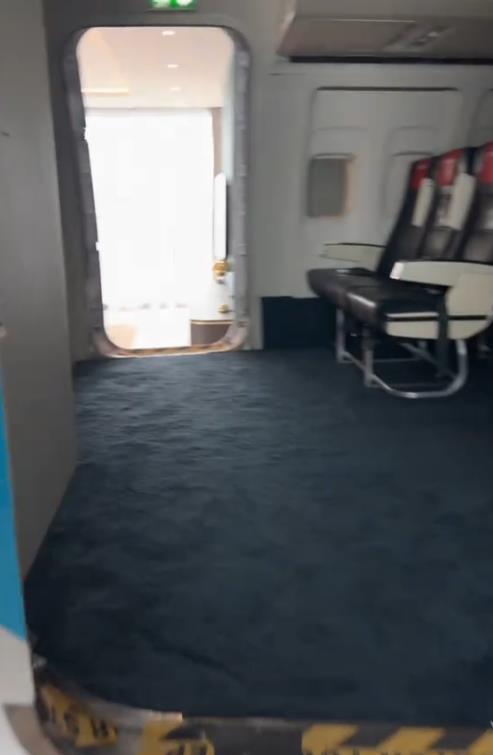 Turista se iznenadio avionom nasred sobe u hotelu u Amsterdamu