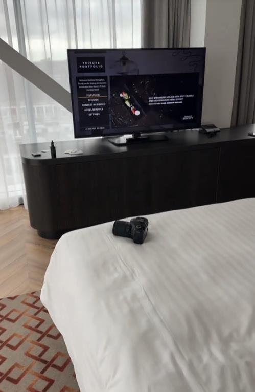 Turista se iznenadio avionom nasred sobe u hotelu u Amsterdamu