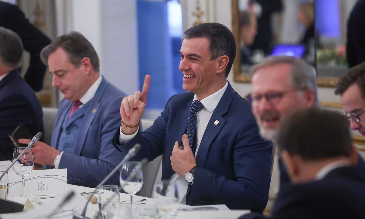 x04 EPA Olivier Hoslet  Pool.jpg