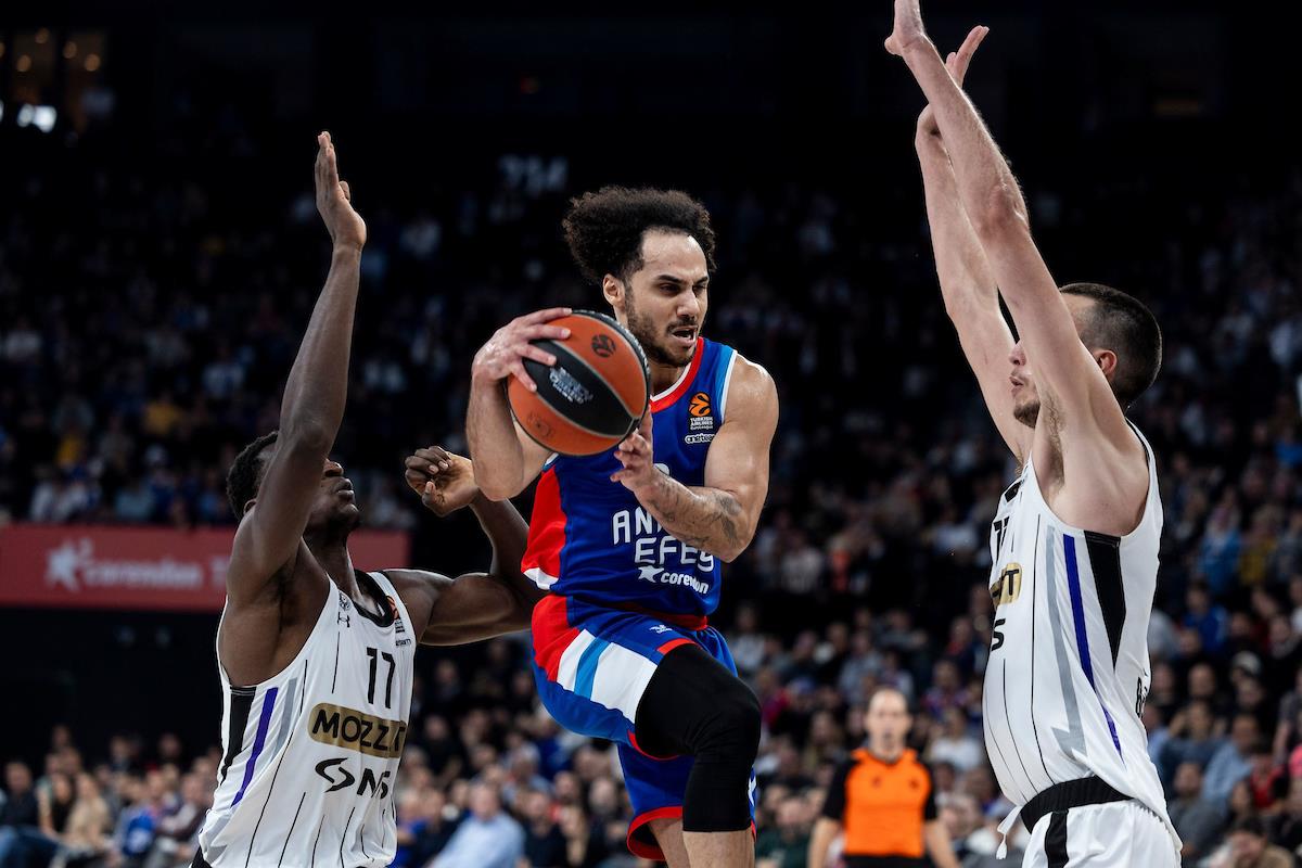 EFES-PARTIZAN_69.JPG