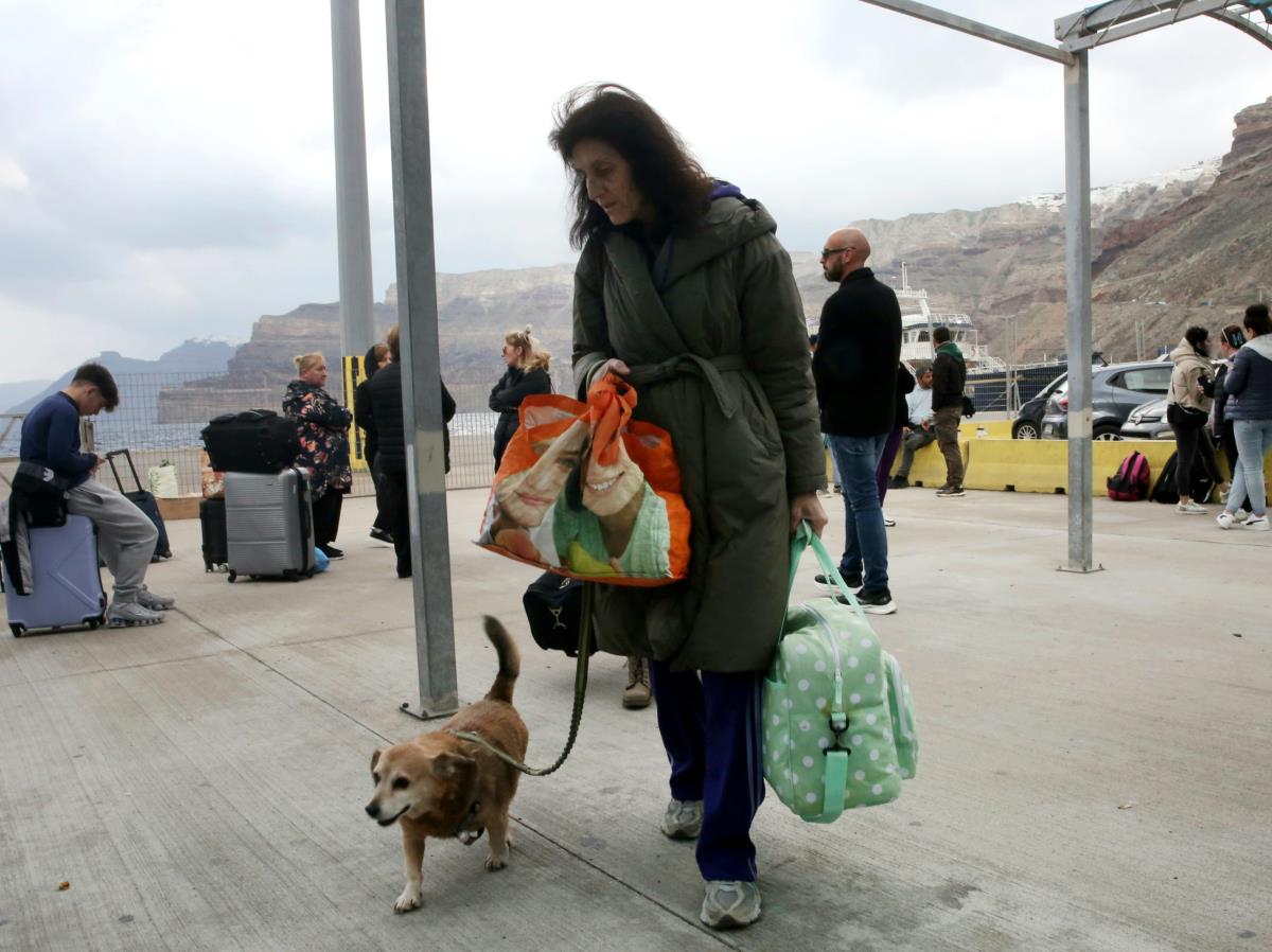 Santorini 07 EPA Orestis Panagiotou.jpg