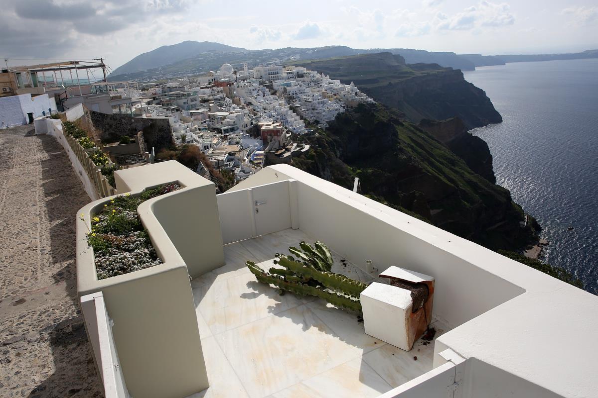 Santorini 04 EPA Orestis Panagiotou.jpg