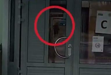 2025-02-04 21_31_43-Učenik snimio napadača iz škole u Švedskoj_ _Imao je dve puške. Ljudi su padali .jpg