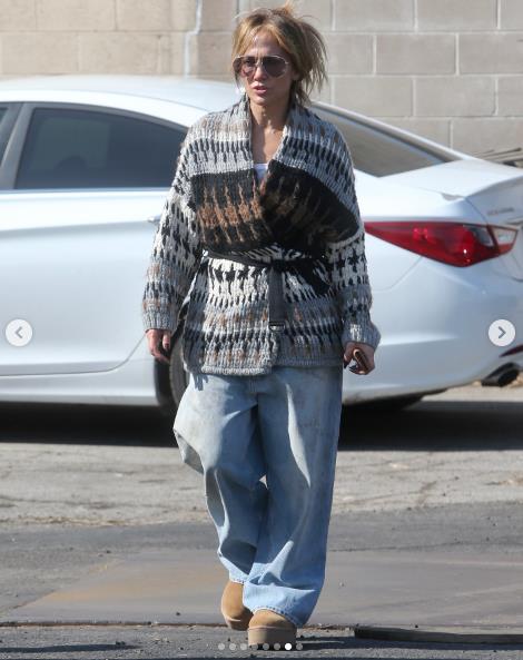 Dženifer Lopez u džemperu koji skoro svaka Srpkinja ima 7.png