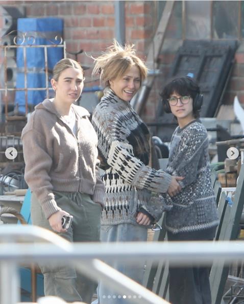 Dženifer Lopez u džemperu koji skoro svaka Srpkinja ima 5.png